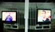 2 televisores com jogos em PVV.